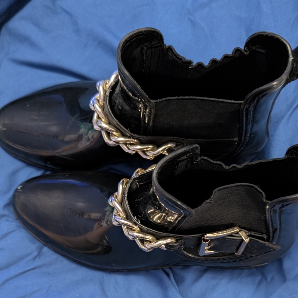 Call It Spring Black Ankle Rain ๐ง๏ธ โ Boots with Chain Detail Size 8 - Picture 8 of 11